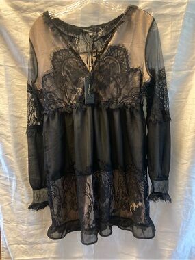 Romeo & Juliet Couture Black Lace Long-Sleeve Tunic Dress